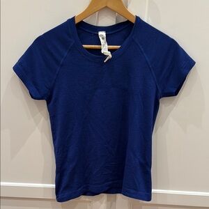 Lululemon Swiftly Tech Short-Sleeve Shirt 2.0
Waist Length Blue